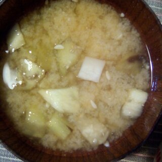豆腐とナスとオクラとエリンギの味噌汁